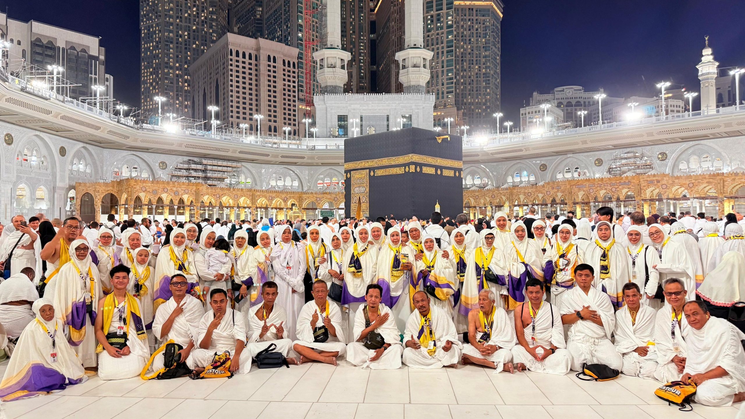 Jamaah di depan Kaaba